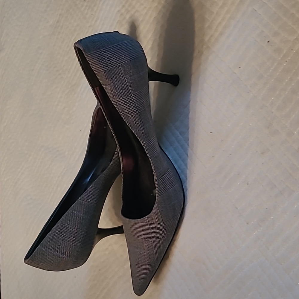 Nine West Women's Gray Plaid Pointed-Toe Pumps - Picture 3 of 7